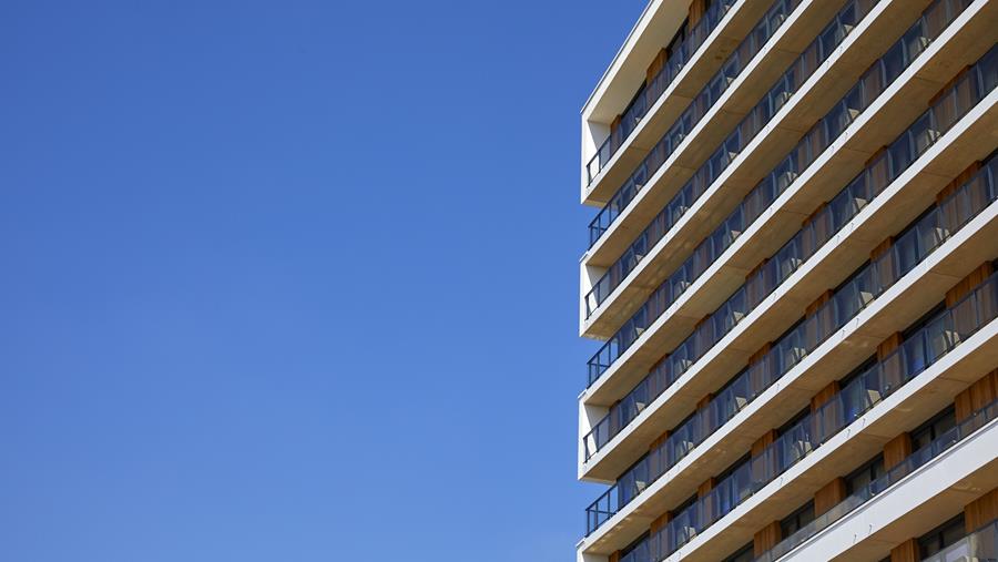 Installation de garde-corps métalliques en fonction du support