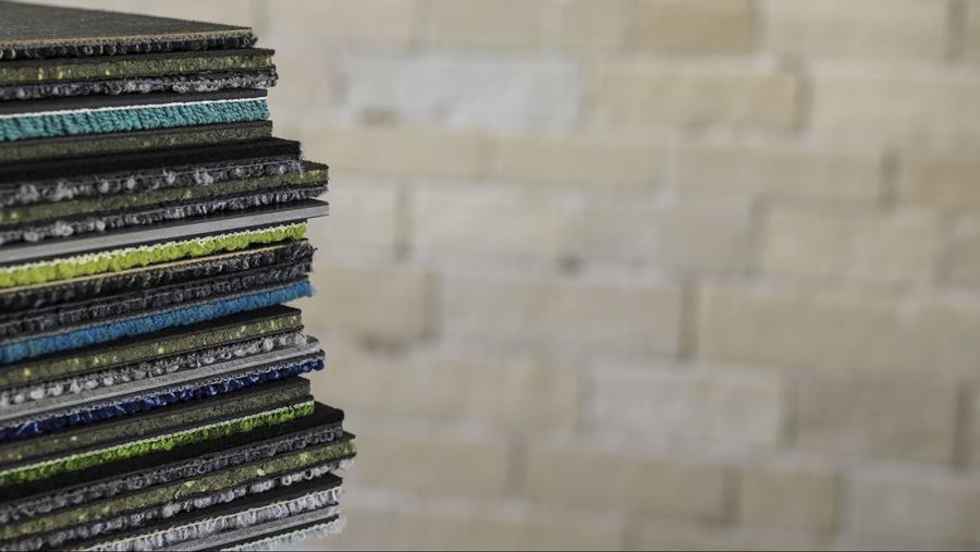 Interface stopt met bitumen backing op tapijttegelcollectie