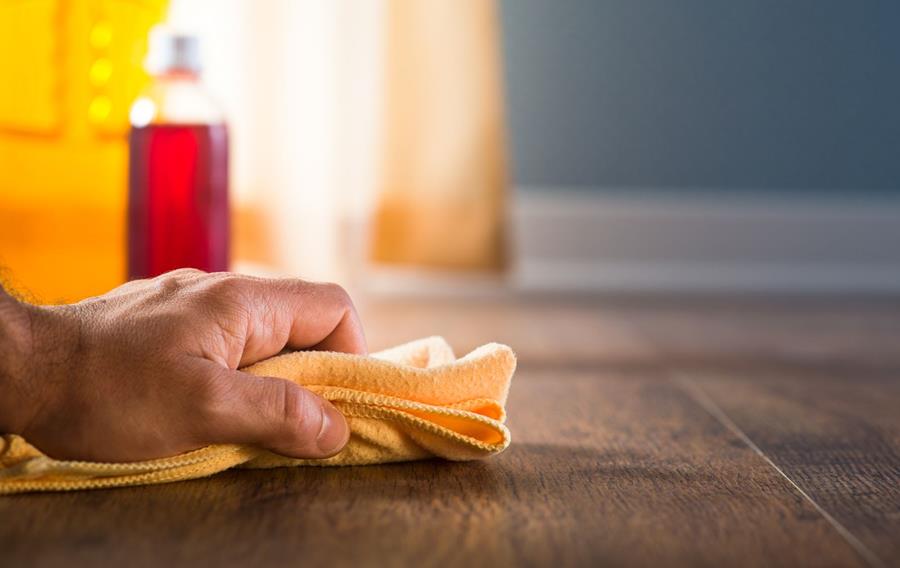 HOUTEN VLOEREN ONDERHOUDEN