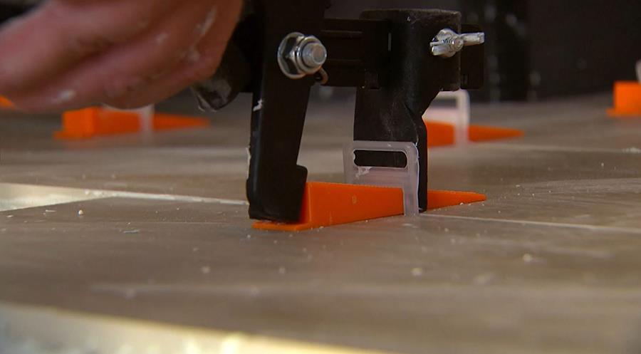 Hoe perfect vlak tegelen