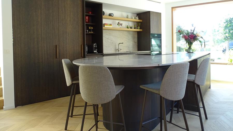 Interieurmaatwerk Kim Vlerick a créé un îlot de cuisine hors du commun