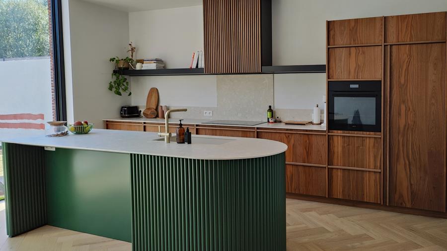 Trickx se distingue avec un jeu de lignes verticales et un îlot de cuisine unique