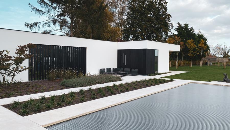 Demaeght Zonwering & Interieur se distingue avec une façade élégante