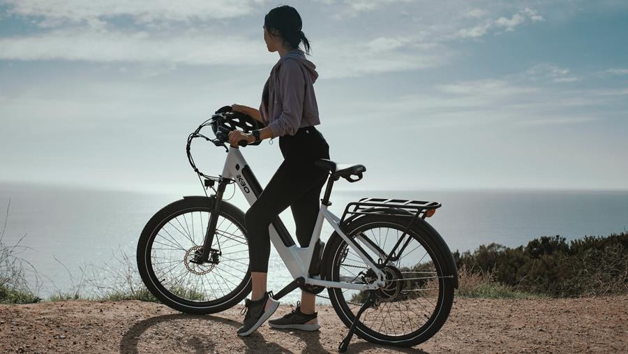La pluie, les grandes vacances et la disponibilité freinent le marché des vélos électriques rapides neufs en juillet