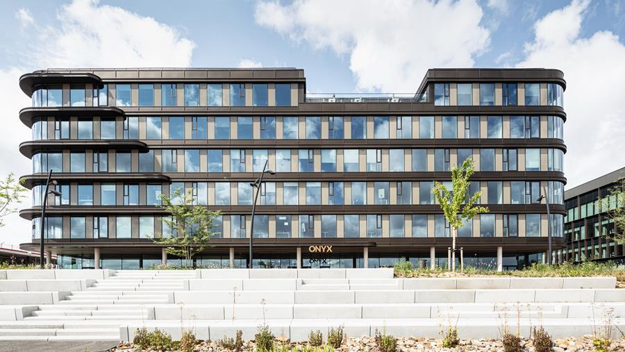 Une façade arrondie dotée d'un design épuré exigeant