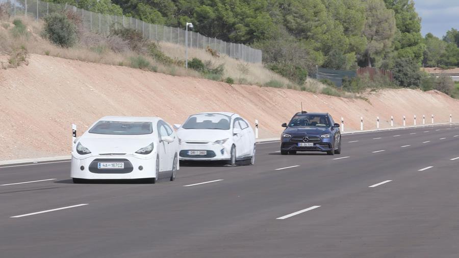 Évaluation critique de la conduite assistée dans les derniers essais automobiles