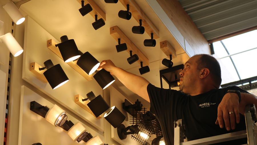 Shelf Service transforme le rayon 'luminaire' des magasins Mr Bricolage
