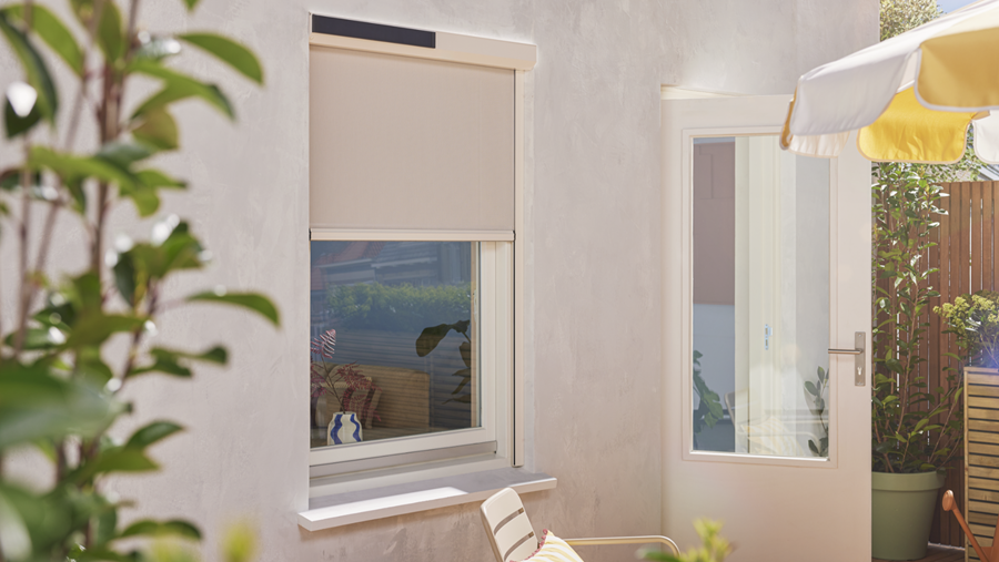 Lumière naturelle et décoration de fenêtre sophistiquée