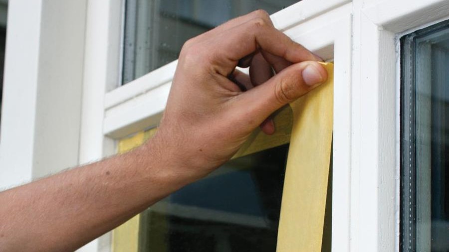 Comment protéger les menuiseries intérieures et extérieures?