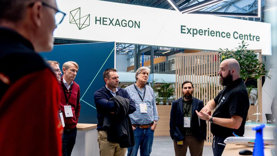 Les principaux acteurs de l'aérospatiale discutent de l'avenir de la fabrication intelligente lors du sommet d'Hexagon