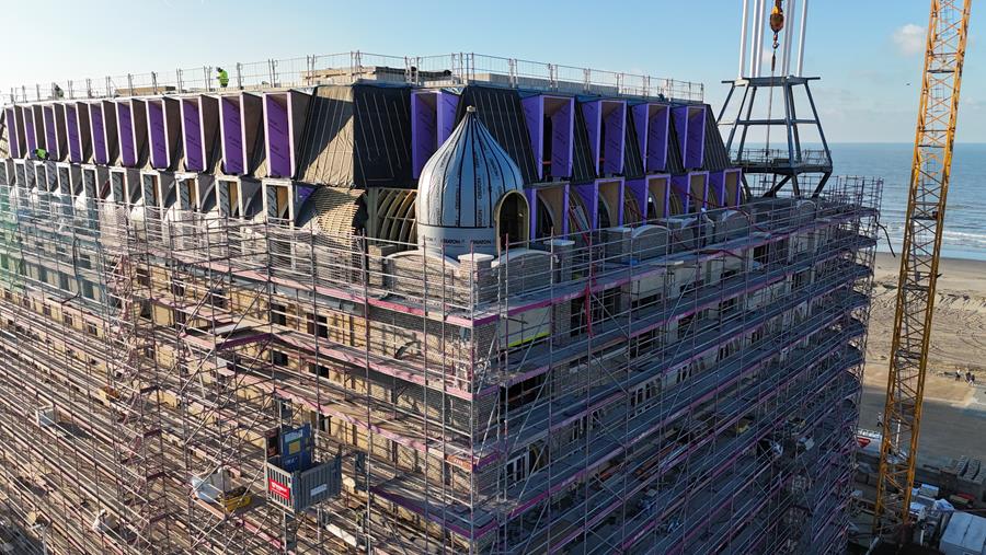 Une charpenterie complexe pour une résidence à Nieuport