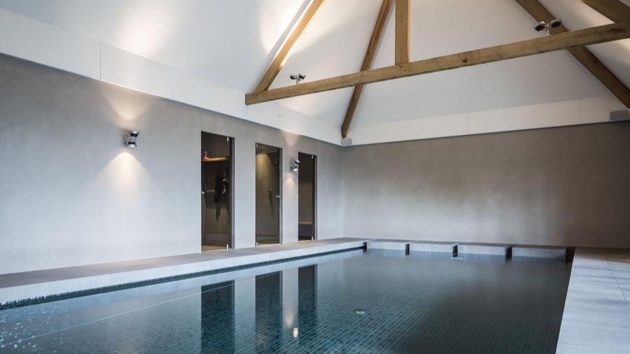 Techniques décoratives adaptées aux pièces humides