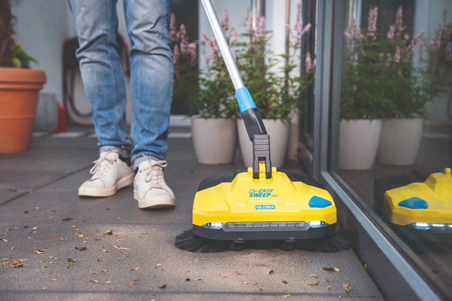 Gloria EasySweep: adieu à la balayette et à la pelle