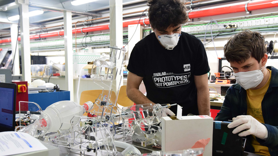 DAF doneert 1.000 ruitenwissermotoren voor beademingsapparatuur